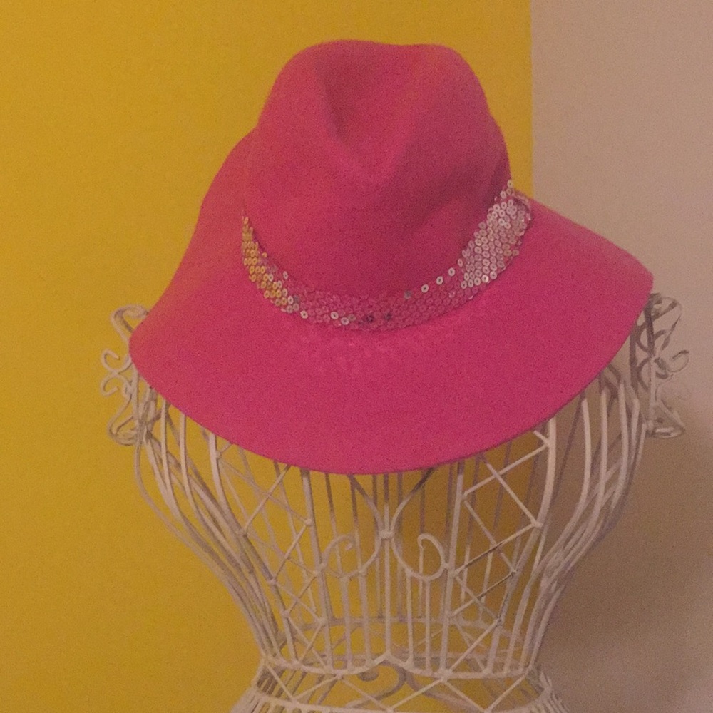 Justice floppy hat